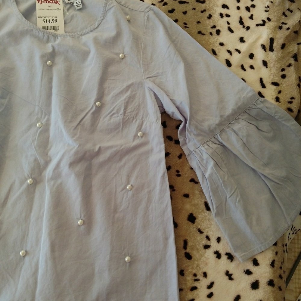Bell sleeve blouse with pearl beads